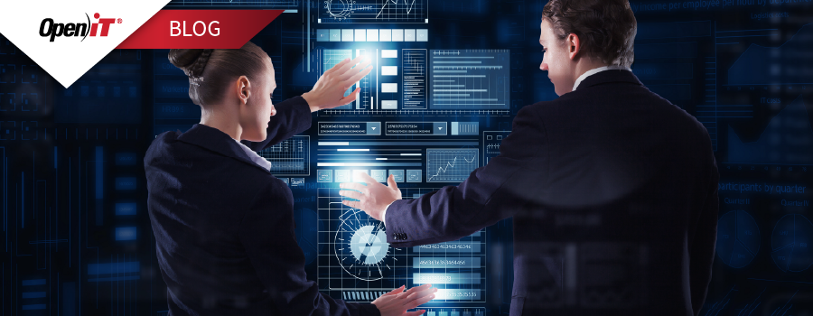 Open iT professionnels collaborant sur les stratégies de migration SAP avec des tableaux de bord interactifs, en se concentrant sur la gestion efficace des licences SAP et la planification de la transformation numérique.