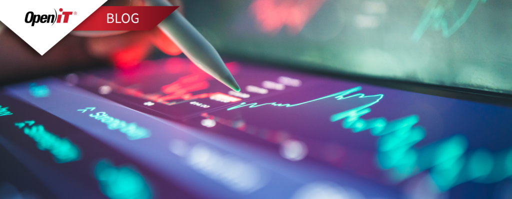 Analyste numérique examinant des graphiques de données interactifs sur un écran tactile tout en évaluant les tendances en matière de licences logicielles et la cartographie des fonctionnalités à l'aide des outils Open iT.